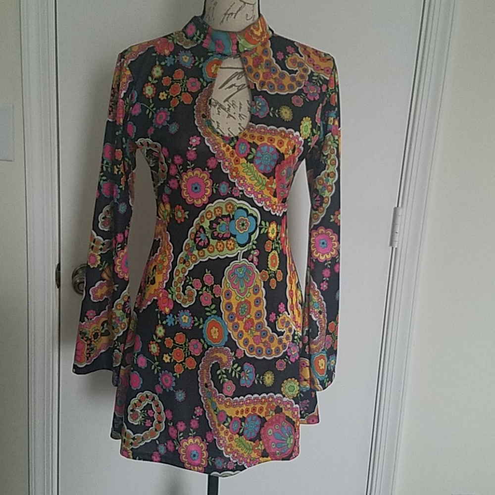 Floral print keyhole mini dress